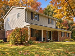 5385 Milane Cir, Clarkston, MI 48346