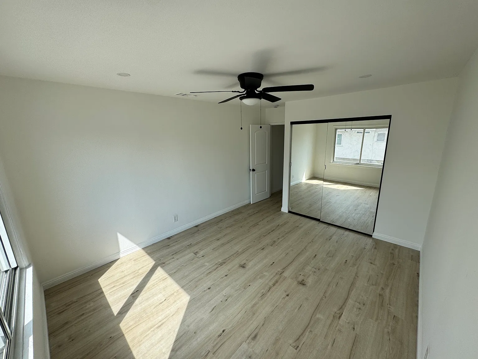 1 bed, 900 sqft, $2,250 — Photo 3