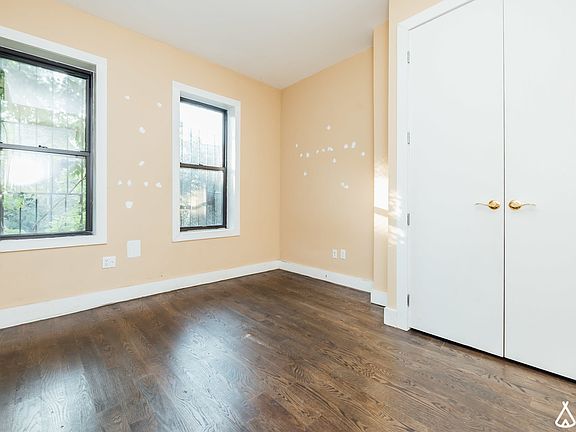 2nd image of 261 Stanhope St #3H