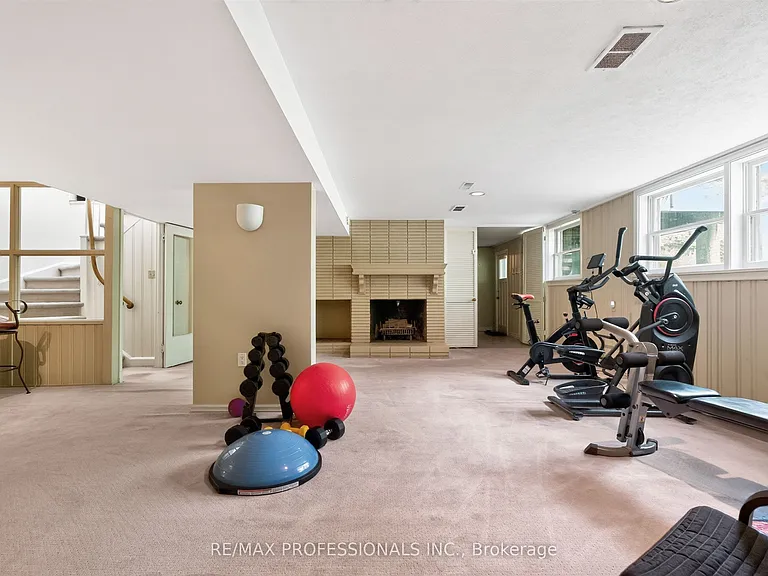 89 Valecrest Dr — Photo 24