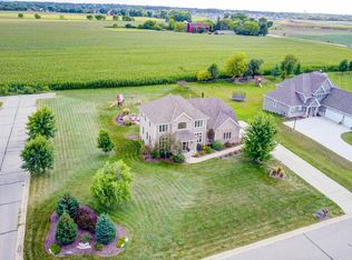 N66W35890 Farmstead Ct, Oconomowoc, WI 53066