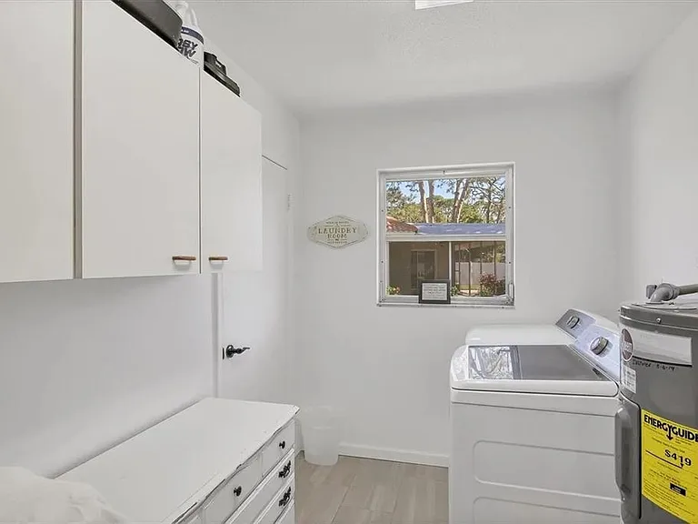 2410 Cass St — Photo 23