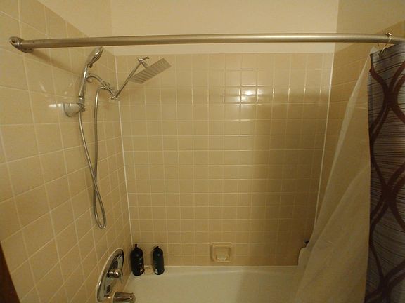 3rd image of 2420 Como Ave SE