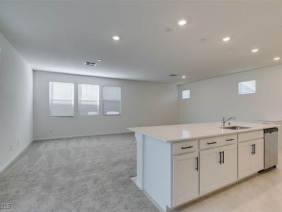 5th image of 9127 Vesey Ave