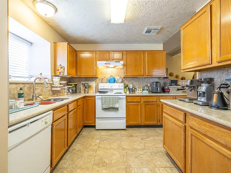 421 Indianmeadow Dr — Photo 9