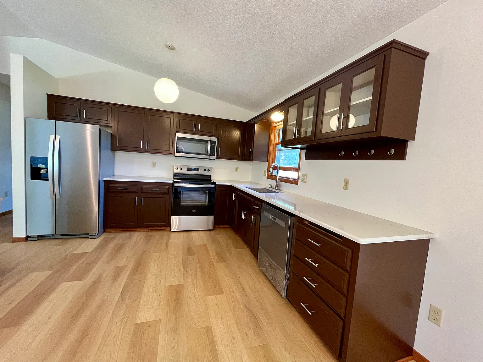 4 bed, 2200 sqft, $2,300 — Photo 4