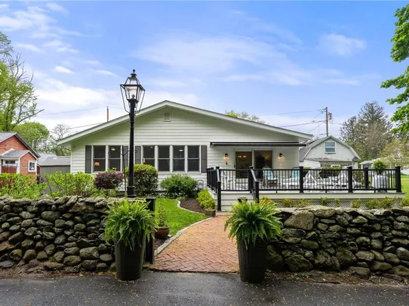 11 Calder Dr, Warren, RI 02885