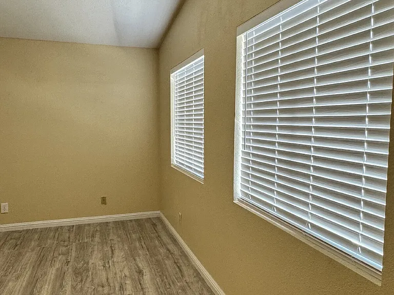 4300 El Como Way — Photo 8
