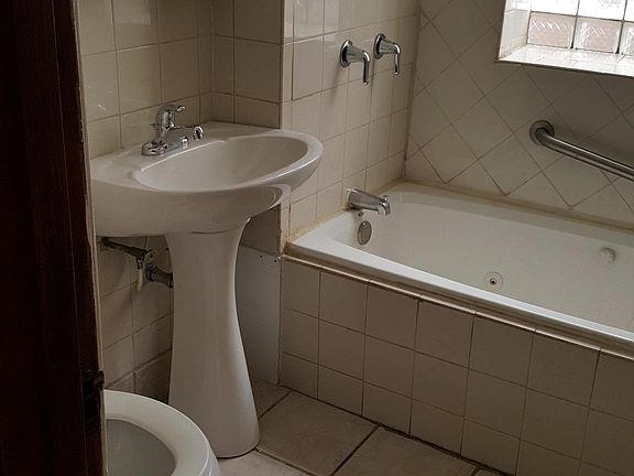 4th image of 7219 S California Ave #1