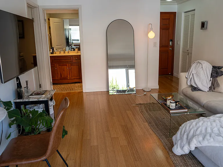 1154 S Barrington Ave #106 — Photo 7