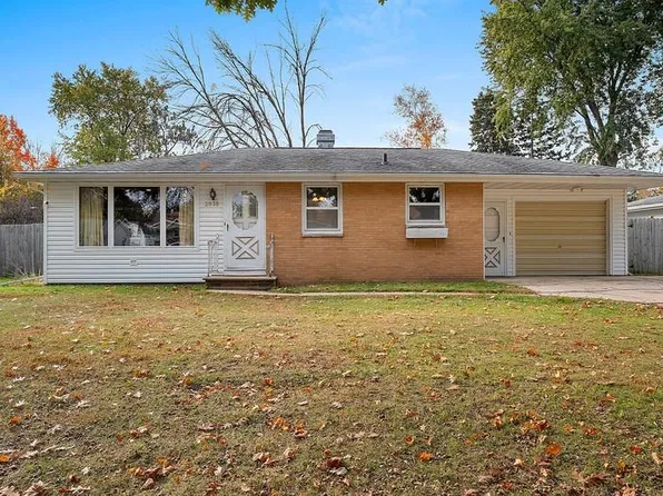 3038 Greenview Dr, Green Bay, WI 54311