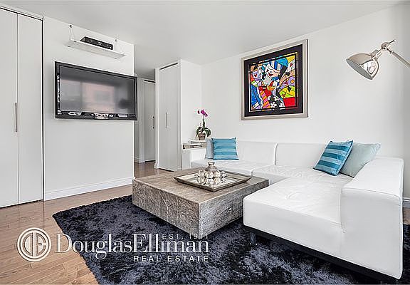 3rd image of 275 Greenwich St APT 8M