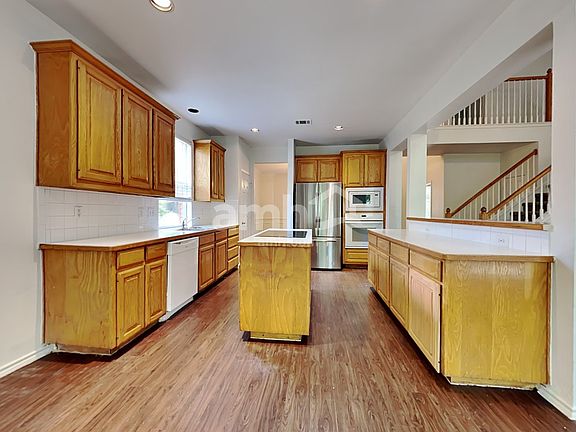 3rd image of 6422 Parkmont Dr