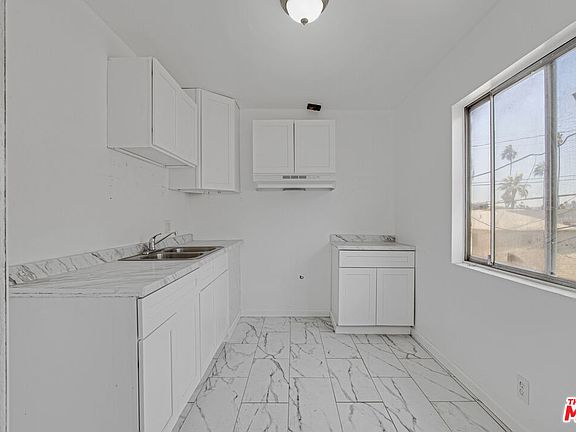4th image of 2016 S Bedford St