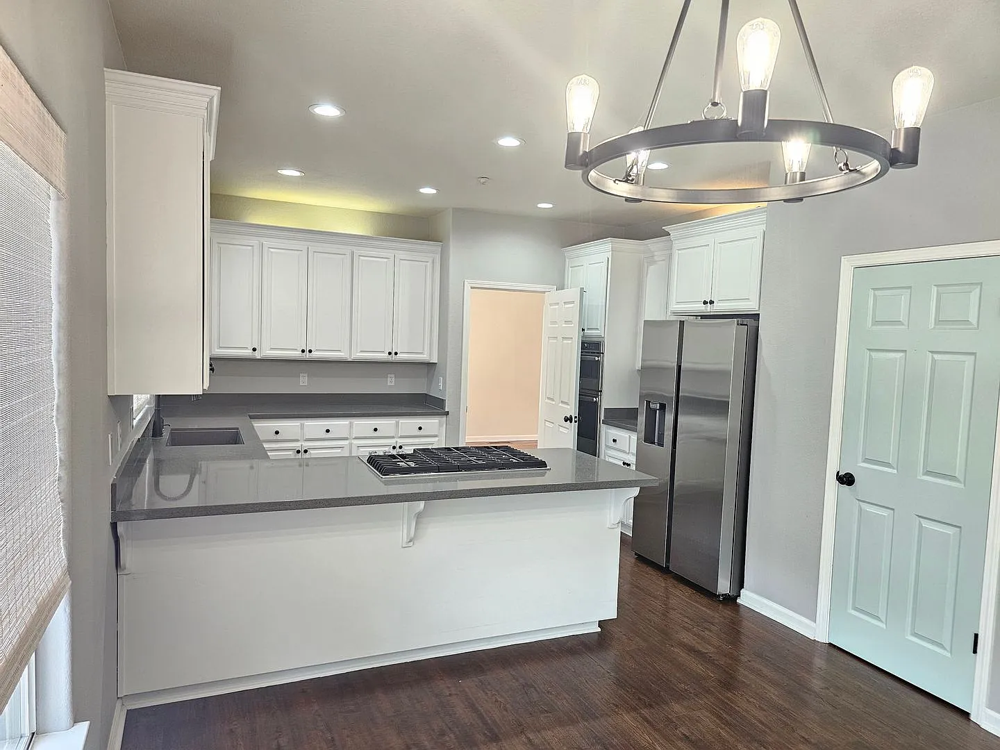 Beautiful Five Bedroom Four Bathroom Home — Photo 2