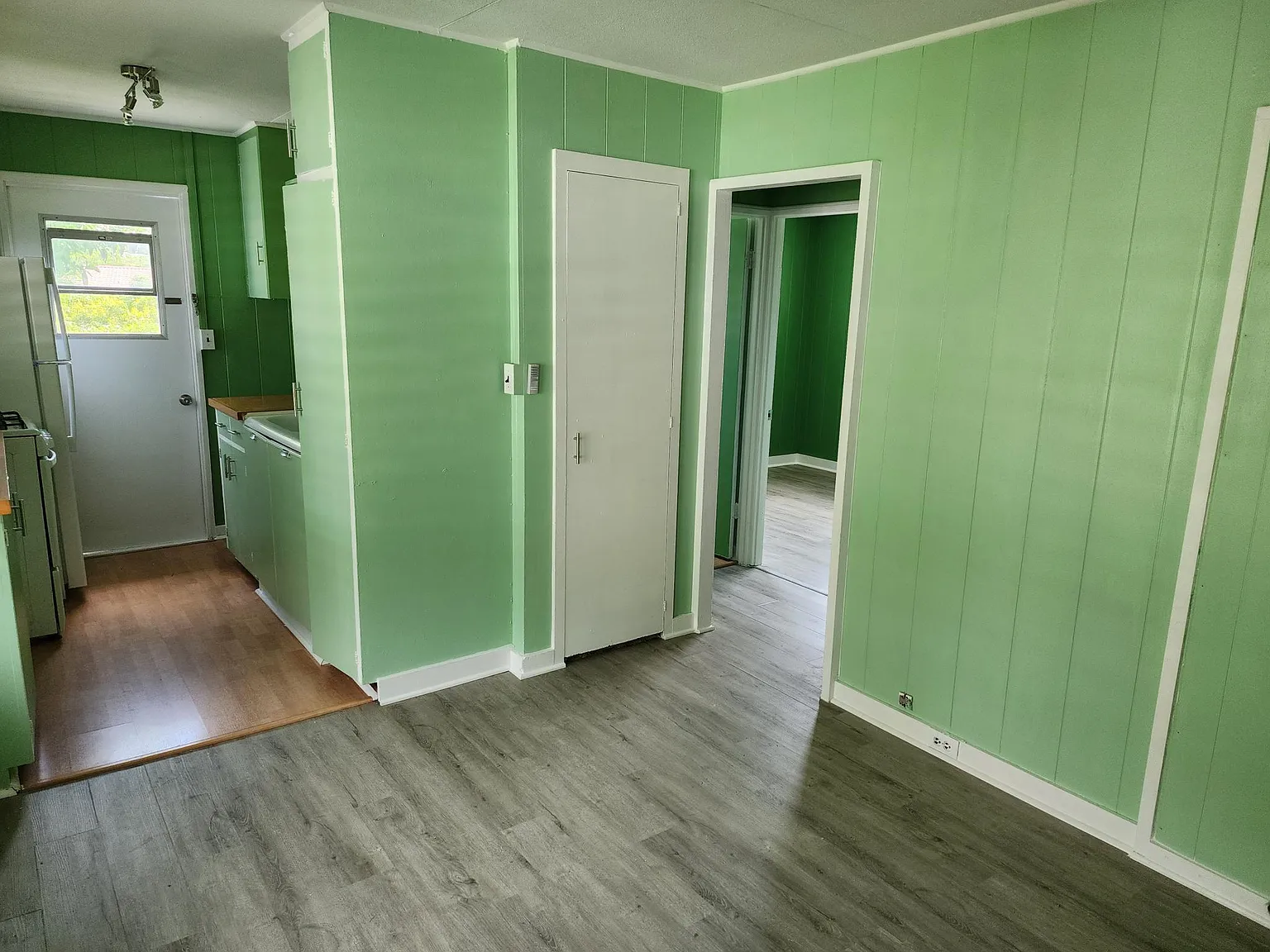 323 Kawaena Pl — Photo 2