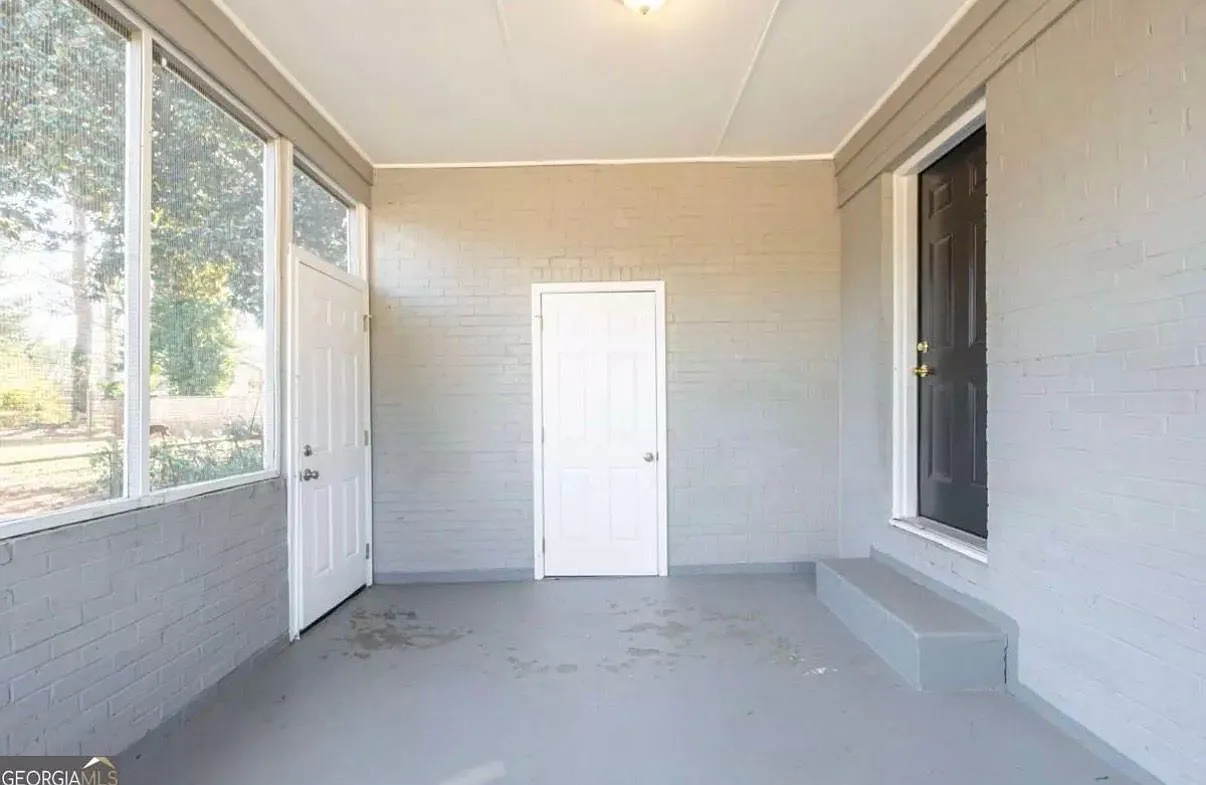 3 bed, 1.5 bath, $2,200 — Photo 3