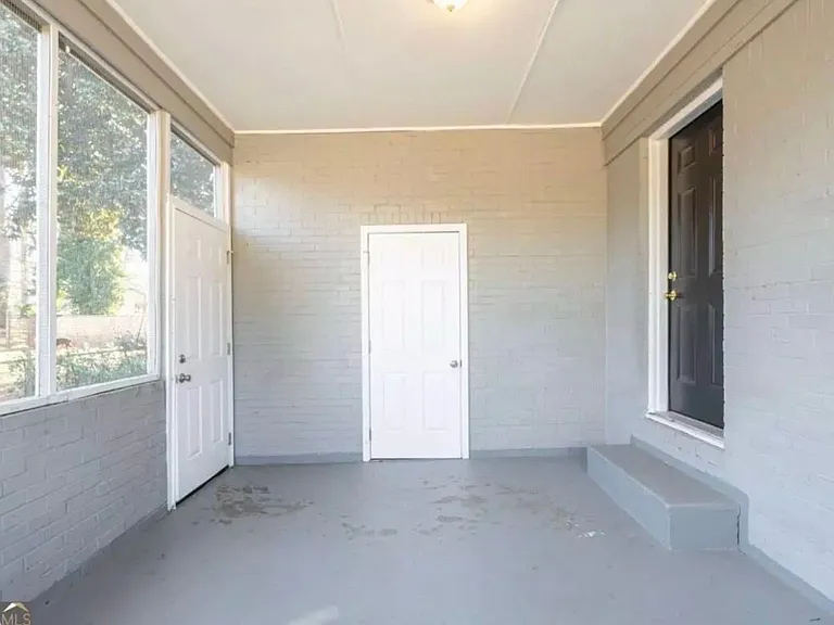 2833 Lynda Pl — Photo 3
