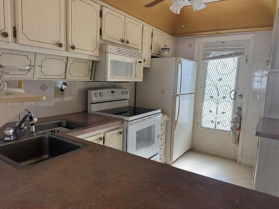 5th image of 450 Paradise Isle Blvd APT 209