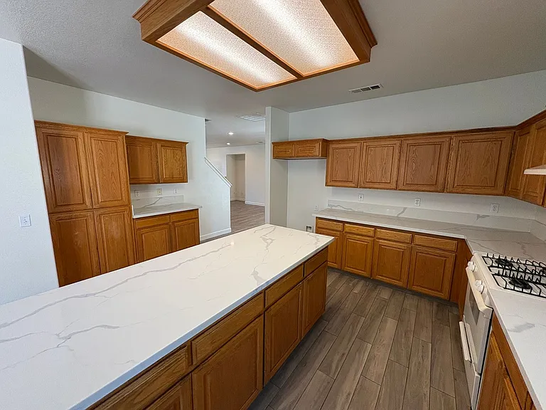 722 W James Ct — Photo 32