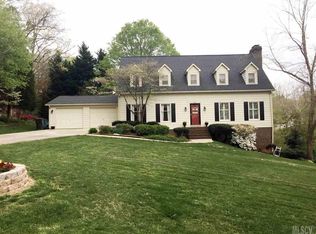 305 32nd Ave NW, Hickory, NC 28601