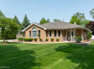 4517 Roslyn Rd, Downers Grove, IL 60515