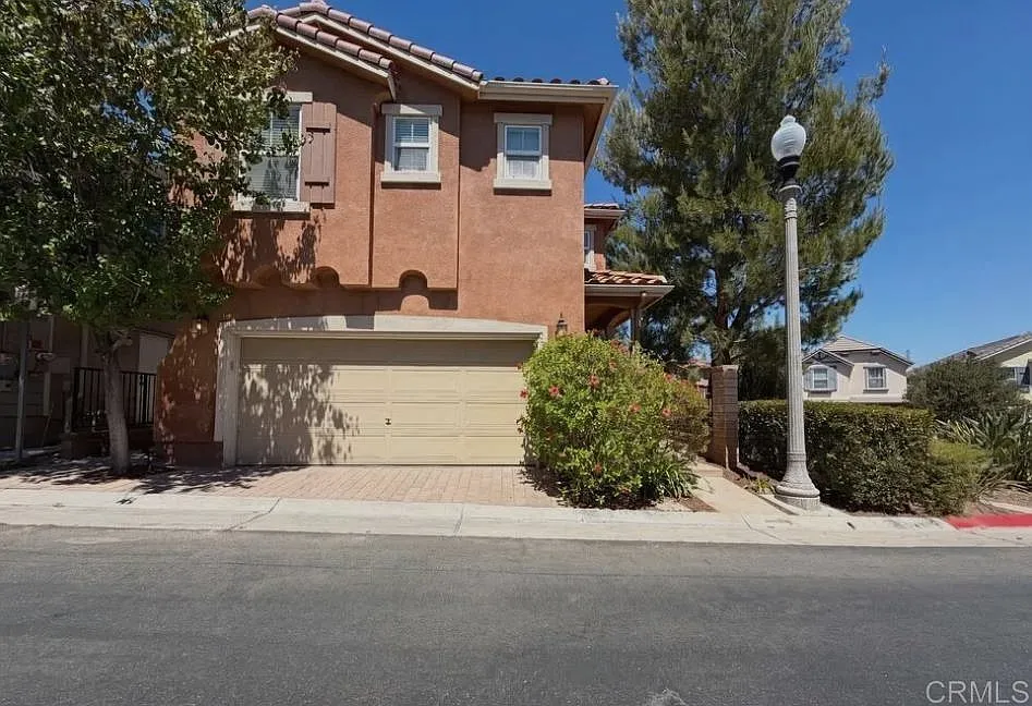 3 bed, 8.0 bath, 1609 sqft, $2,800 — Photo 1