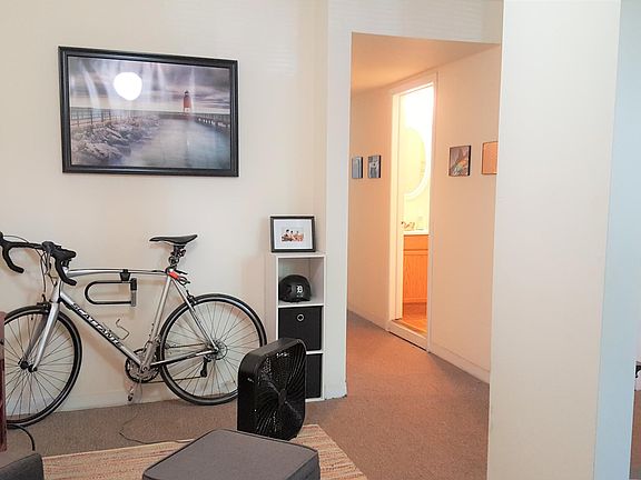 5th image of 3339 N Lakewood Ave #G