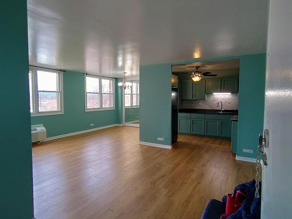 1st image of 4350 W Ford City Dr #307
