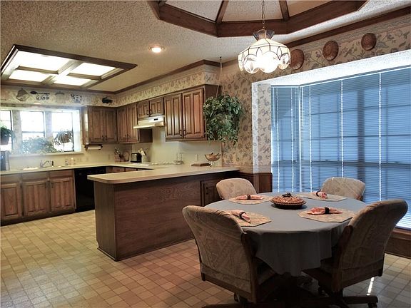 3rd image of 3628 Teakwood Ln