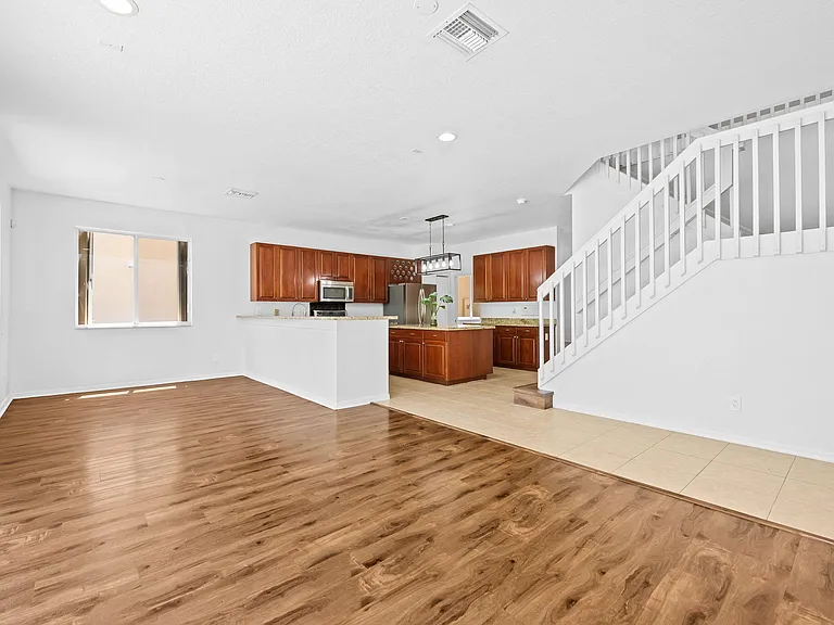 19389 SW 64th St — Photo 7