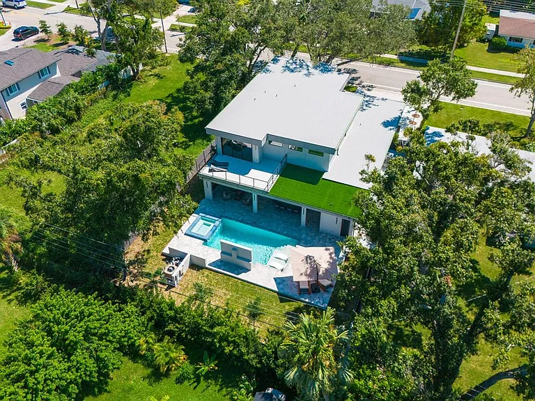 2467 Hyde Park St — Photo 31