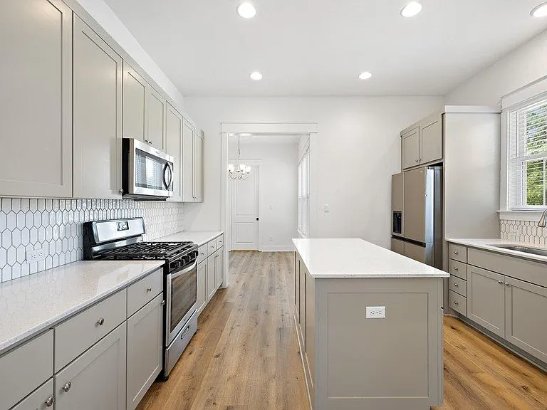 1102 Twain St — Photo 4