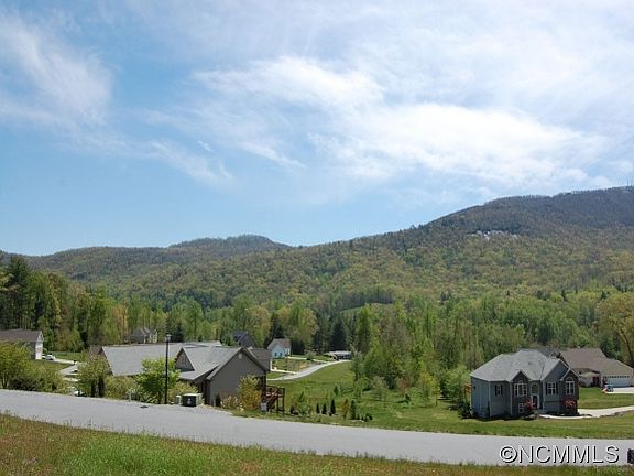 3rd image of 122 N Crab Meadow Dr
