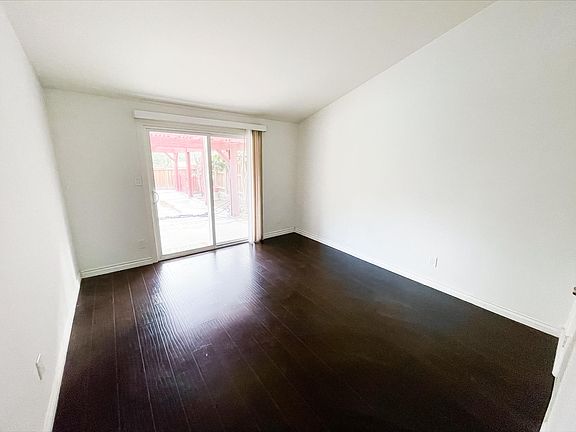 Bedroom with Sliding door the open to pool