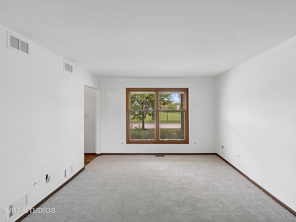 5th image of 930 N Dovington Dr