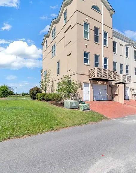 416 Legends Ct — Photo 3
