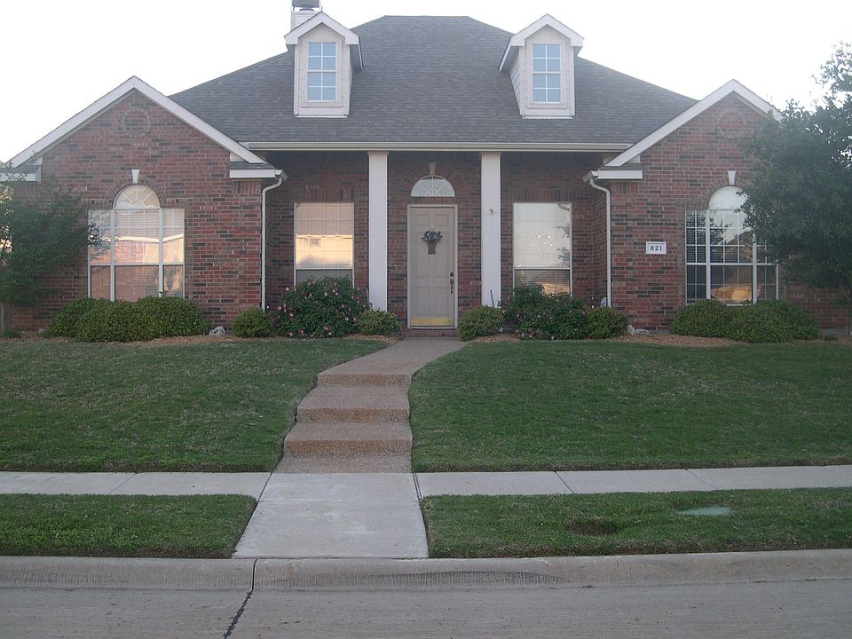 1st image of 821 Stanford Dr