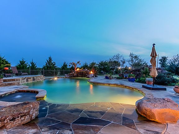 5th image of 534 Savanna Hill Ln