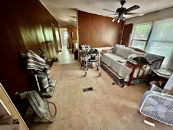 4th image of 1074 Bull Hill Rd