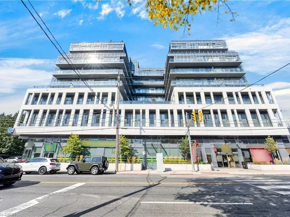500 Dupont St #312, Toronto, ON M6G 1Y7