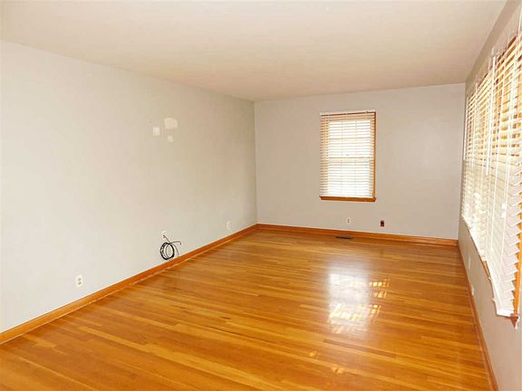4th image of 5107 Elmhurst Dr