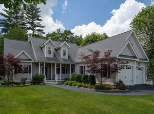 17 University Cir, Hooksett, NH 03106