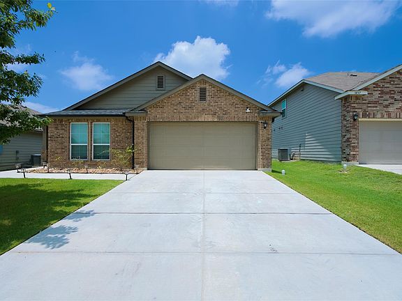 3rd image of 1041 Dumfries Dr