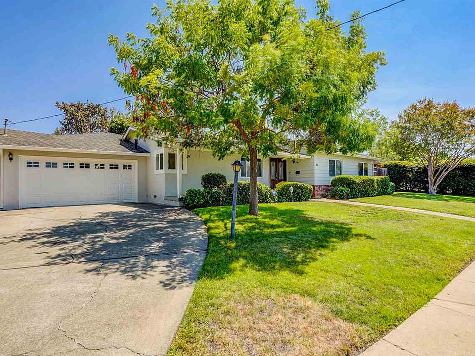 1st image of 41522 Chadbourne Dr