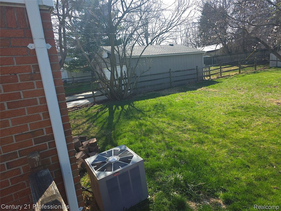 406 Woodlawn Ave, photo 5