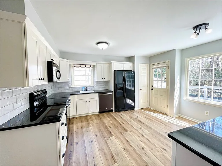 1721 Emerson Ct — Photo 12