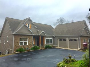 99 Providence Point Ln, Hartwell, GA 30643