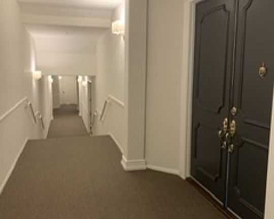 4th image of 960 N Doheny Dr APT 403