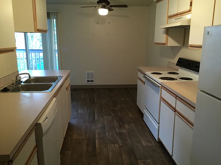 WALLACE PARK APARTMENTS (03) — Photo 1